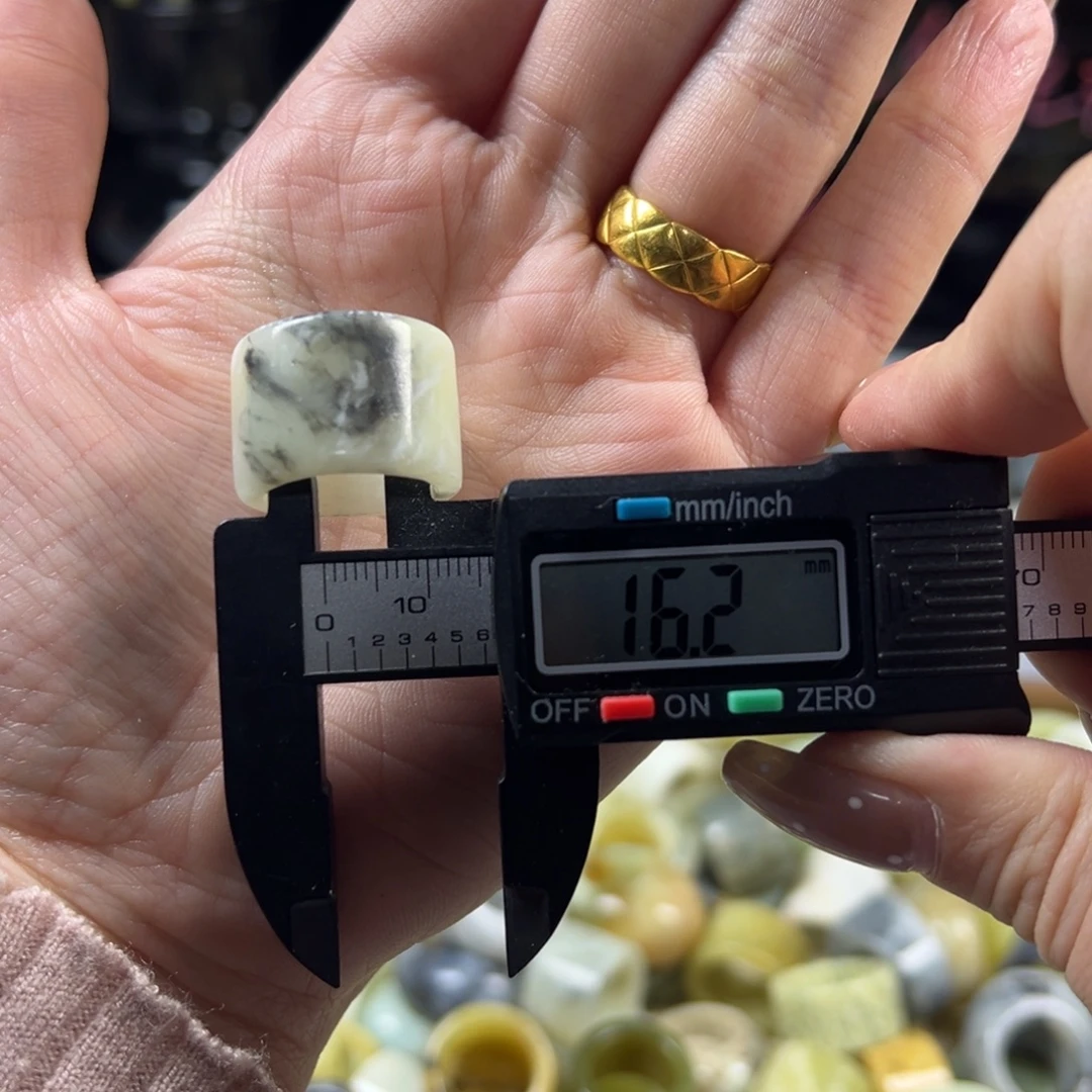 蛇纹石玉未镶嵌戒指