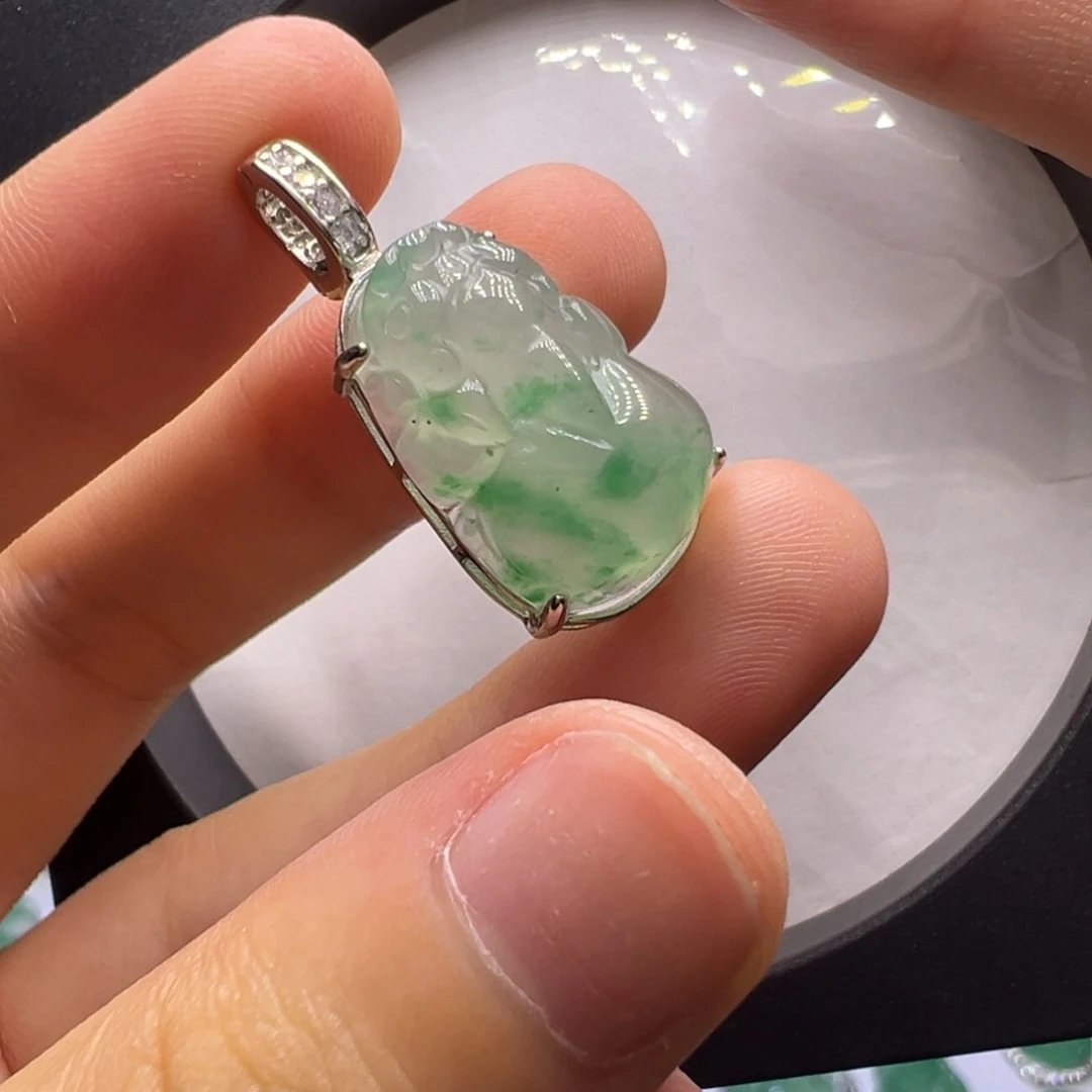 石英质玉（非洲翠）未镶嵌颈饰