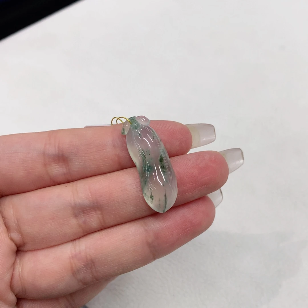 颈饰未镶嵌翡翠冰飘花福瓜