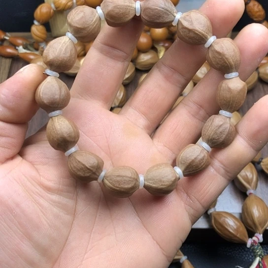 橄榄核吊坠蜜桃臀