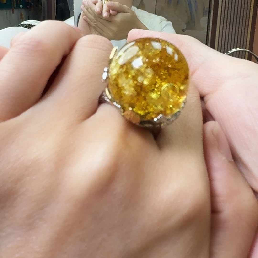 琥珀未镶嵌颈饰戒指