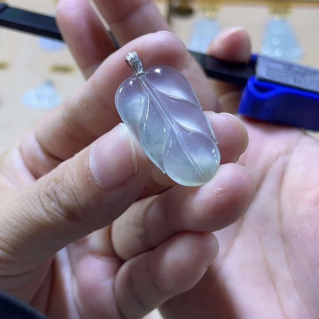 颈饰18K金镶嵌翡翠