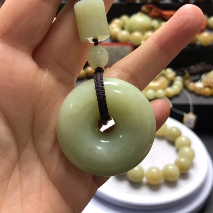 和田玉吊坠未镶嵌