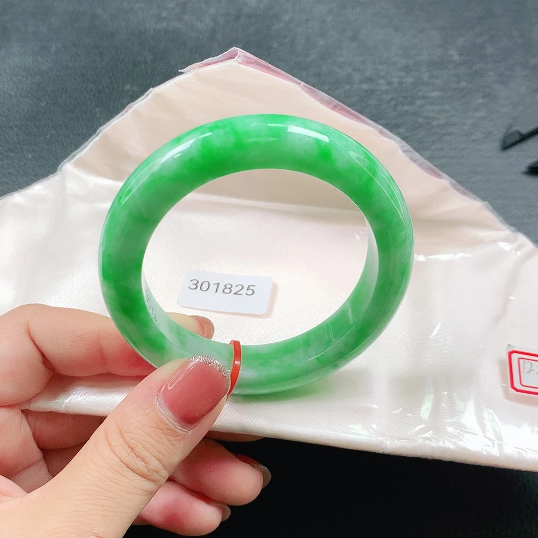 翡翠未镶嵌手镯03