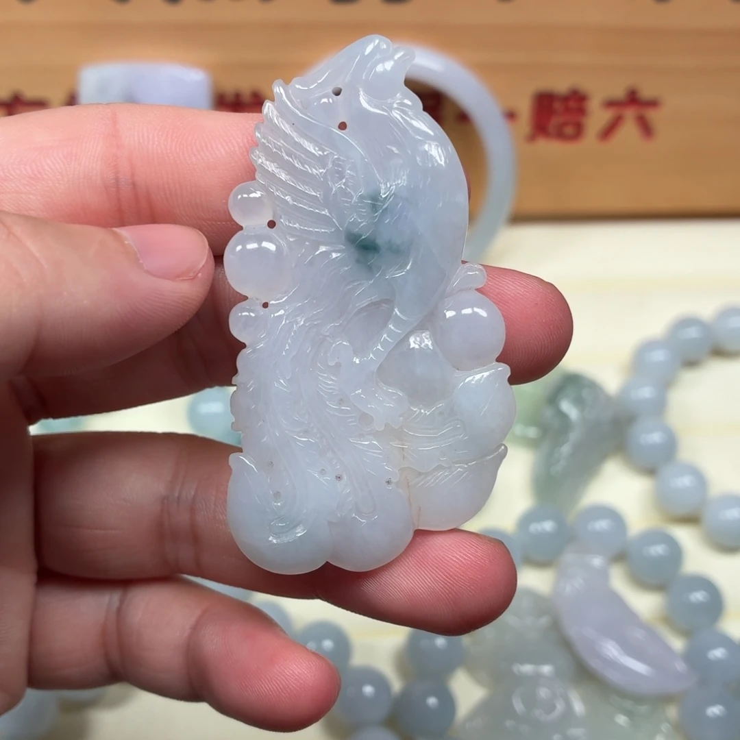 翡翠未镶嵌颈饰凤凰