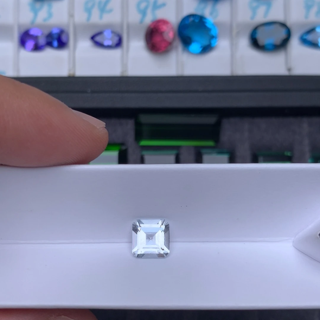 绿柱石裸石白海蓝宝1.81克拉