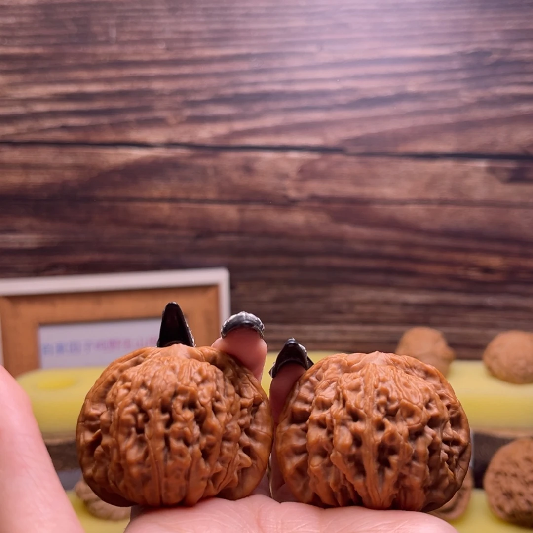 龙***门吊坠文玩核桃四座楼闪90