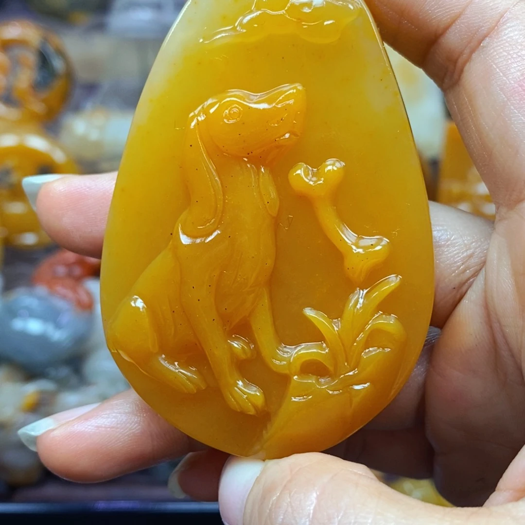 未镶嵌石英质玉（黄龙玉）颈饰