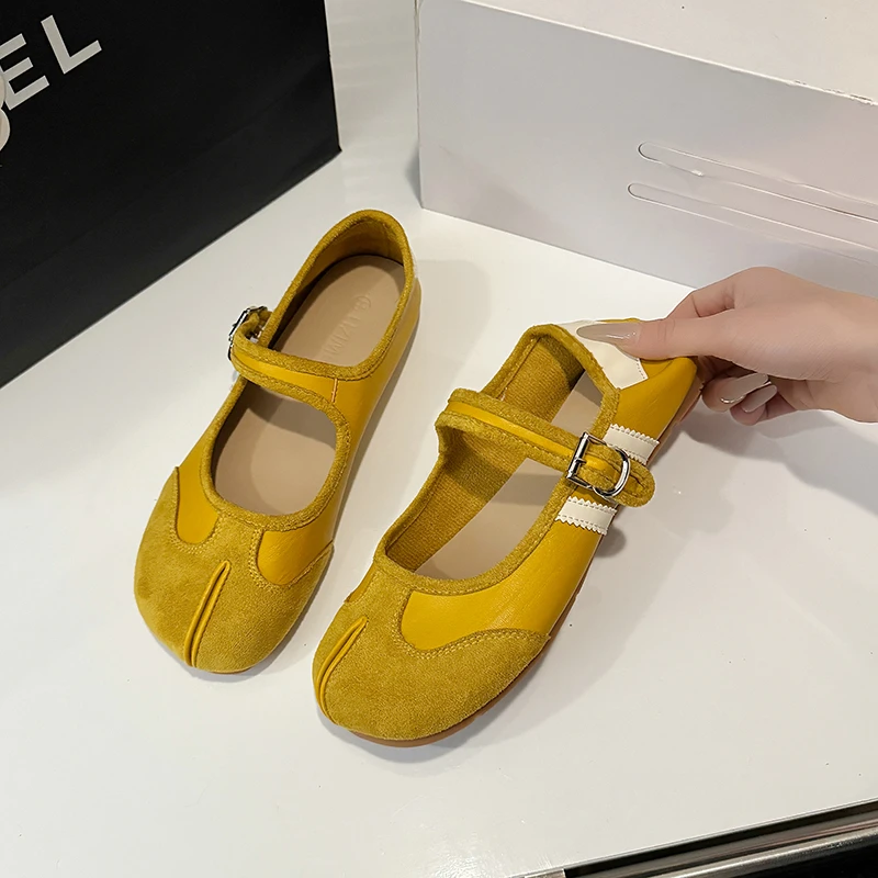 韩系简约金属一字式搭扣单鞋女夏轻便舒适防滑凉鞋外穿个性奶奶鞋