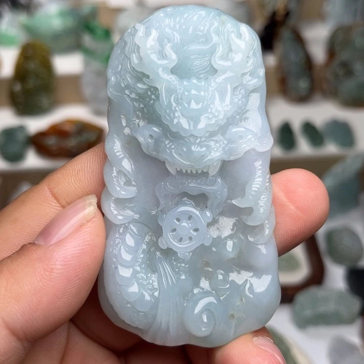 颈饰未镶嵌翡翠龙牌
