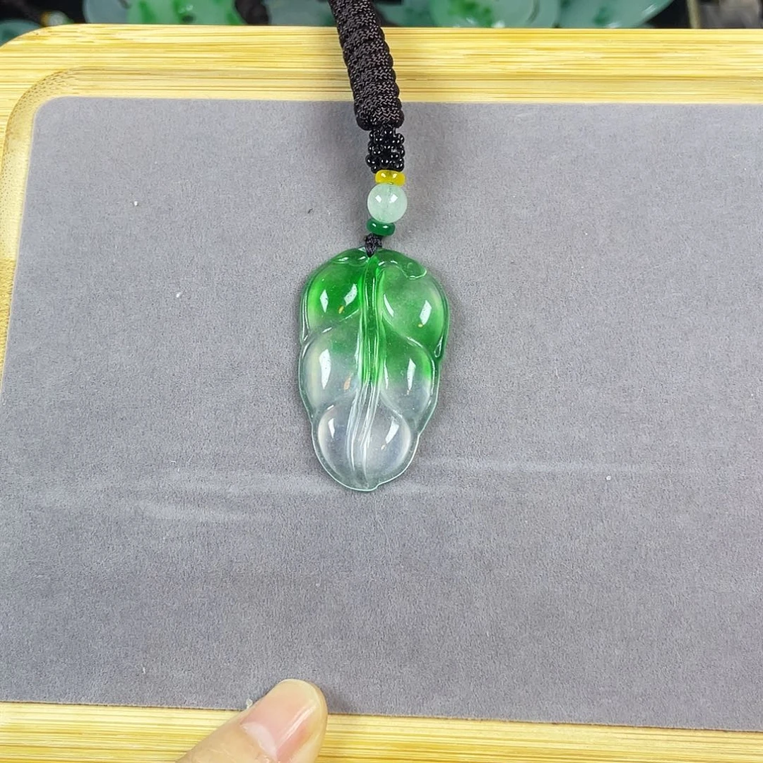 翡翠未镶嵌颈饰吊坠