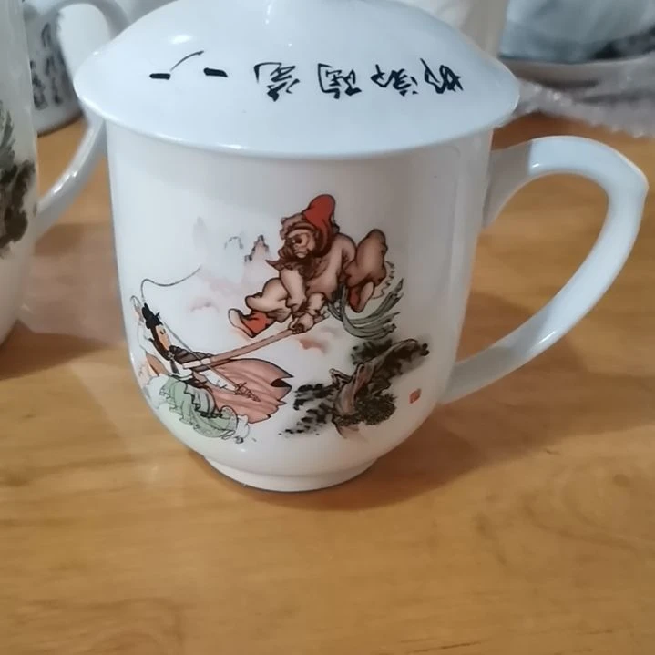 瓷片诗词  三打白骨精盖杯