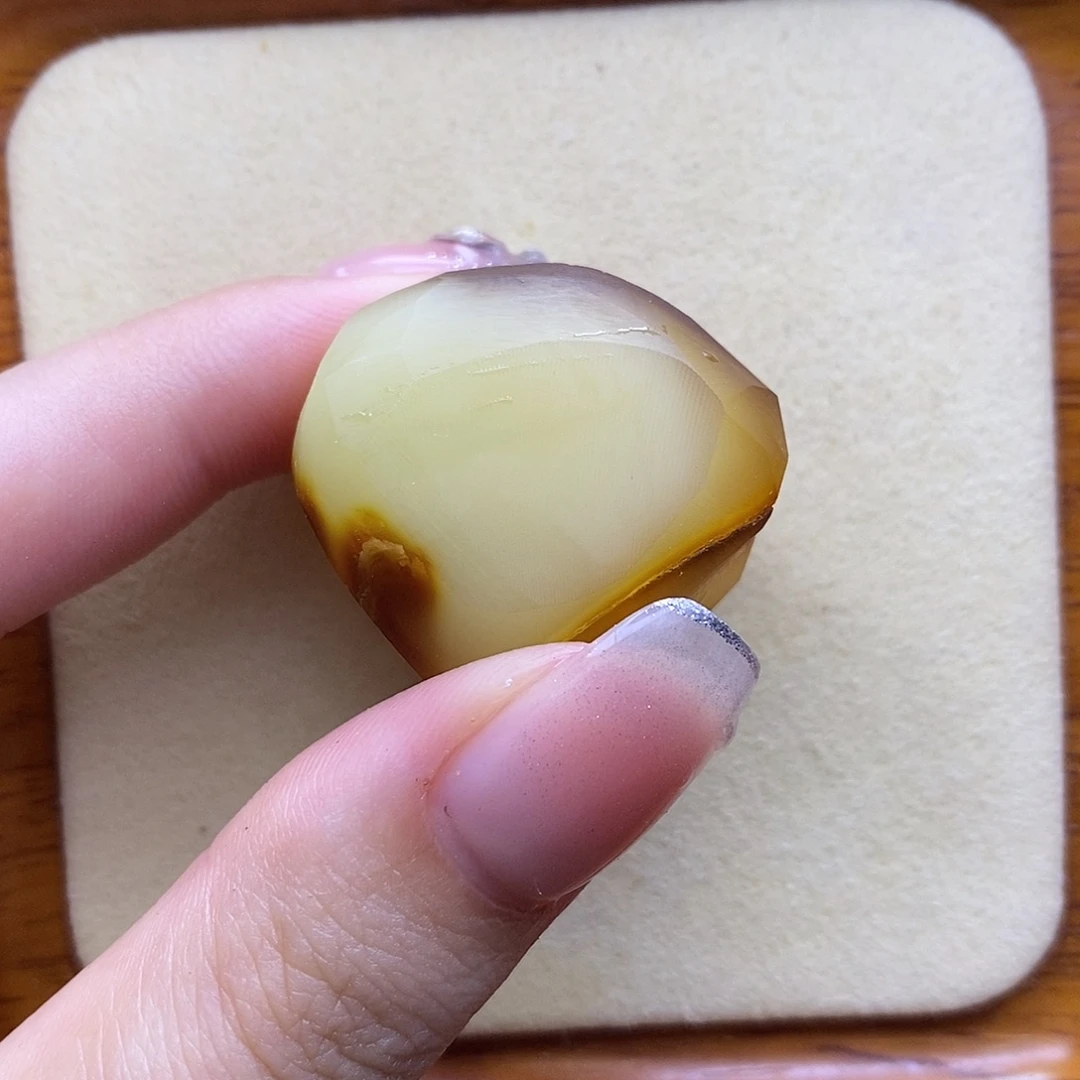 定制琥珀未镶嵌陈