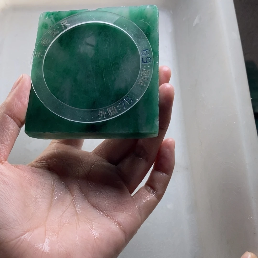 定制石英质玉飘*天然非洲翠手镯定制