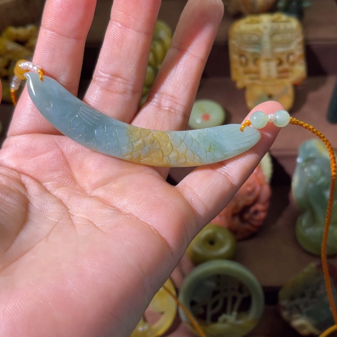 蛇纹石玉未镶嵌颈饰