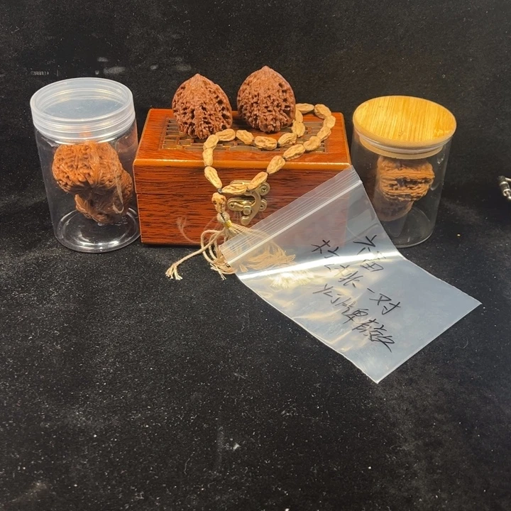 ****木文玩核桃吊坠随机