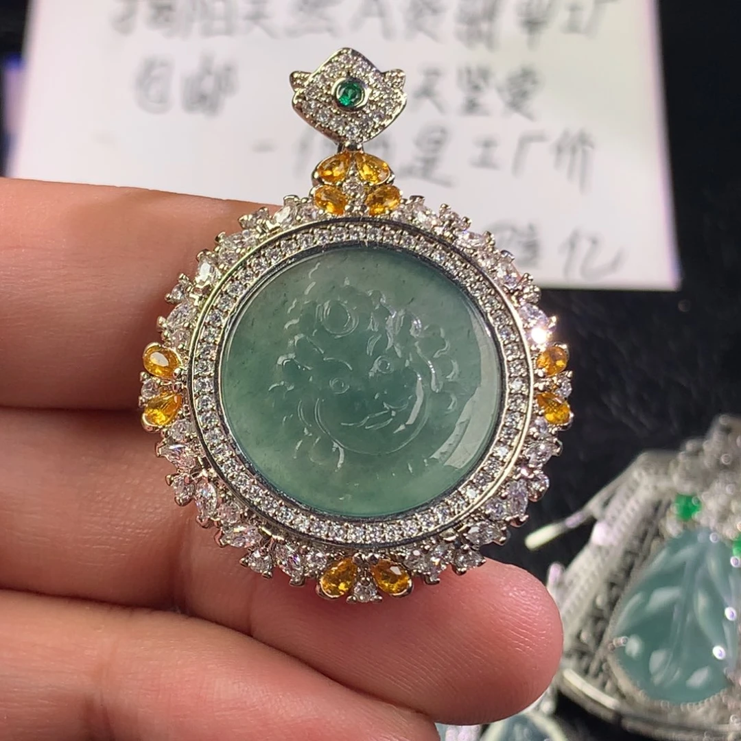 翡翠未镶嵌颈饰财神