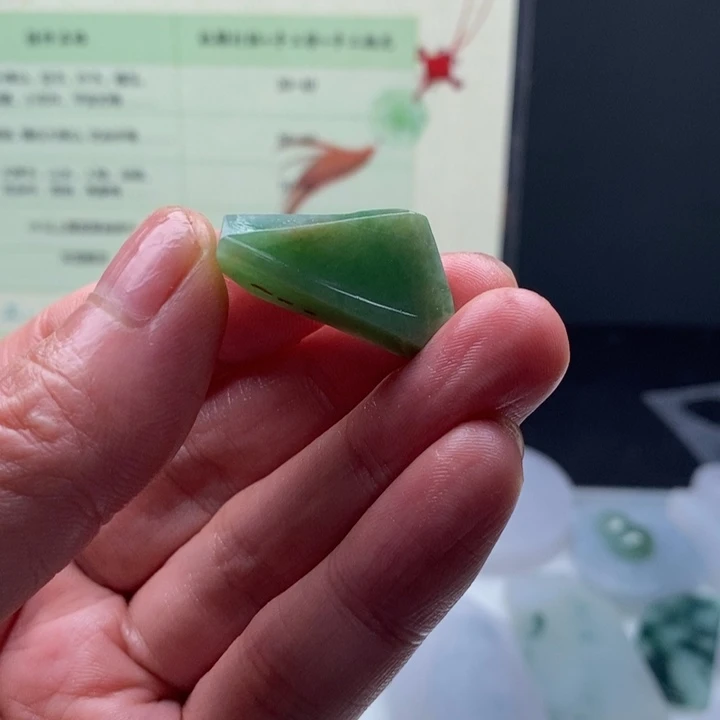 颈饰未镶嵌翡翠缅甸翡翠A货边角