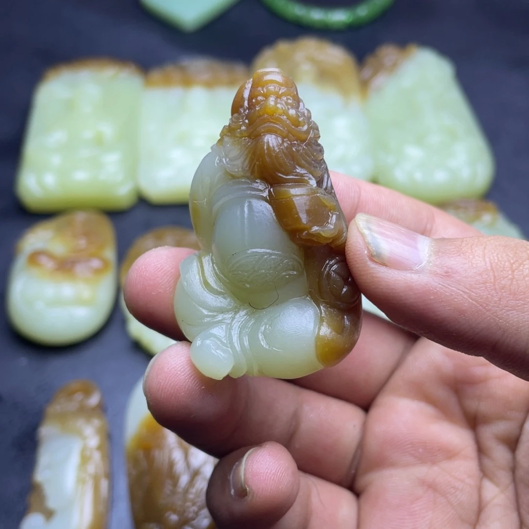 和田玉（糖玉）未镶嵌颈饰