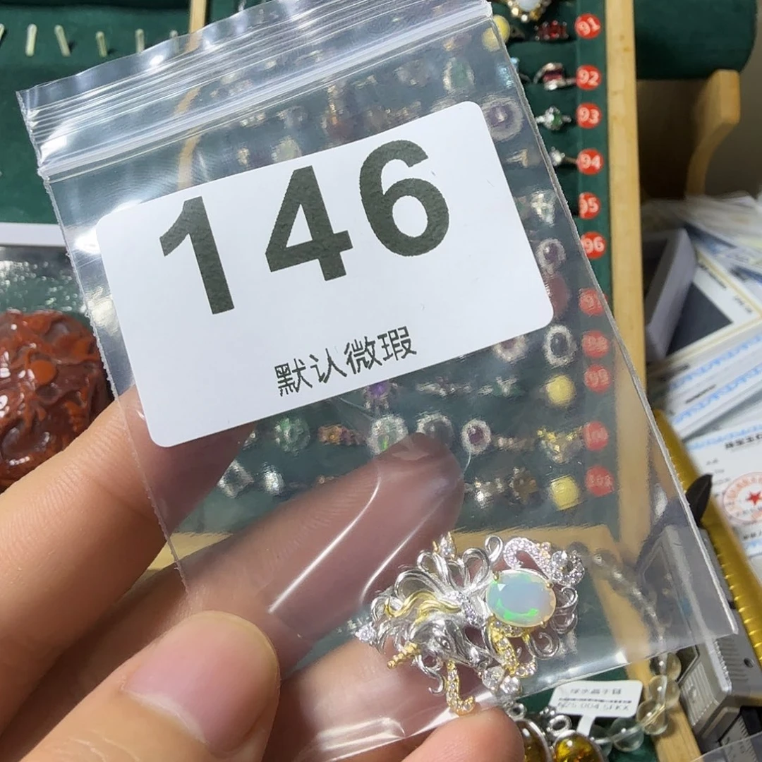 玫***瑰欧泊银S925镶嵌颈饰
