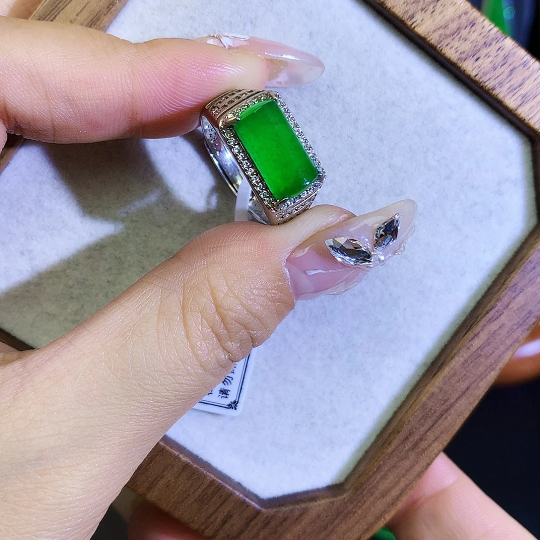 翡翠戒指银S925镶嵌天然翡翠戒指