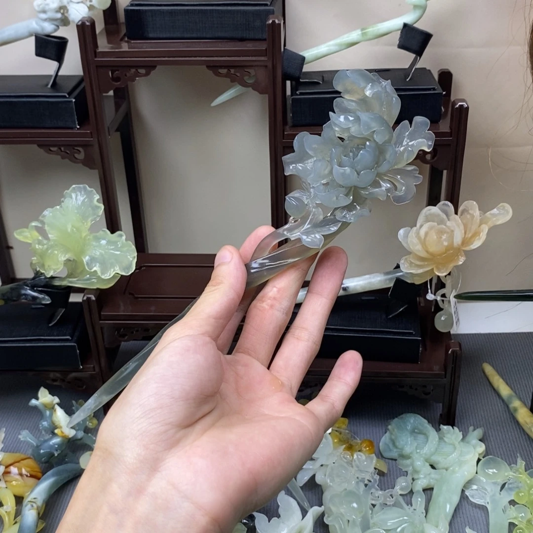 不***点蛇纹石玉合金发饰