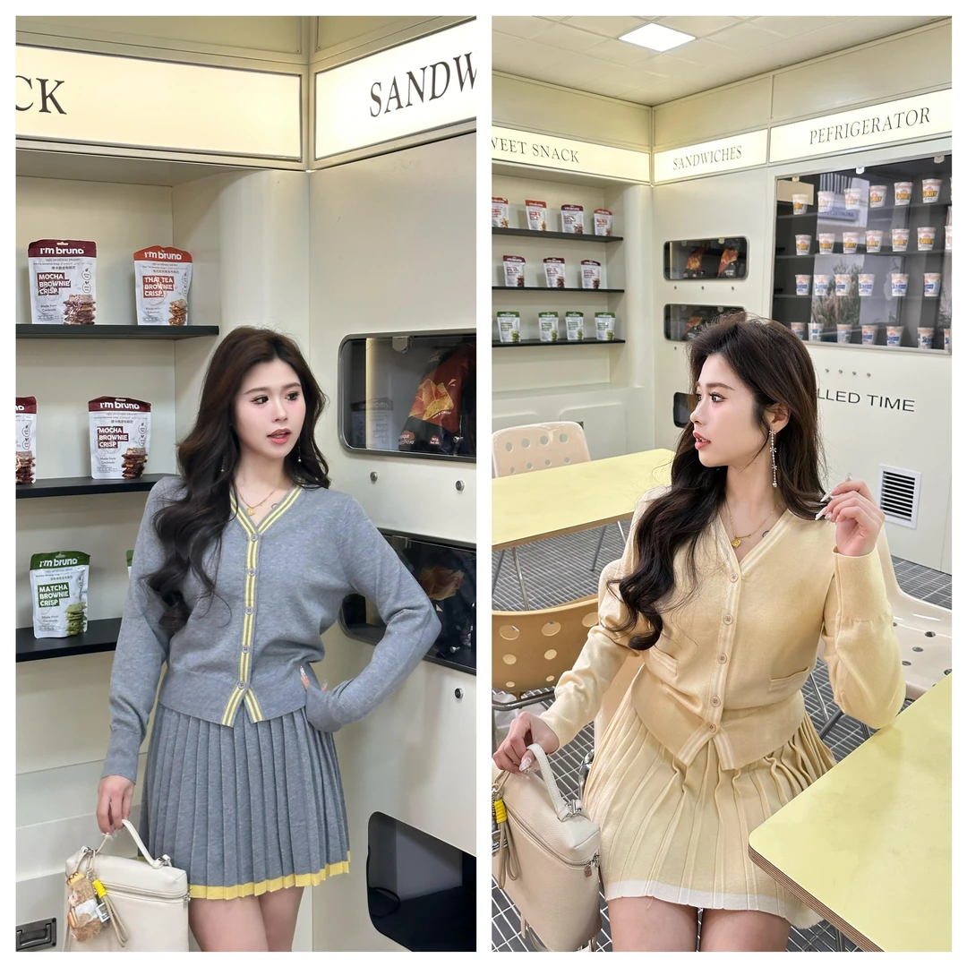 念念&李潇洒【网球少女】微胖大码春季V领针织衫+百褶短裙时尚套装