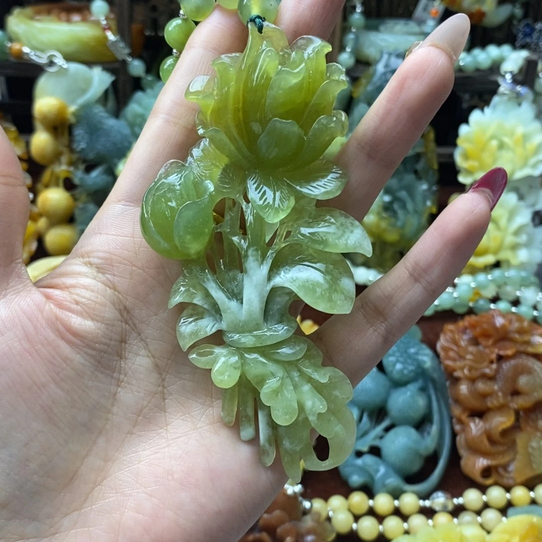 蛇纹石玉颈饰未镶嵌