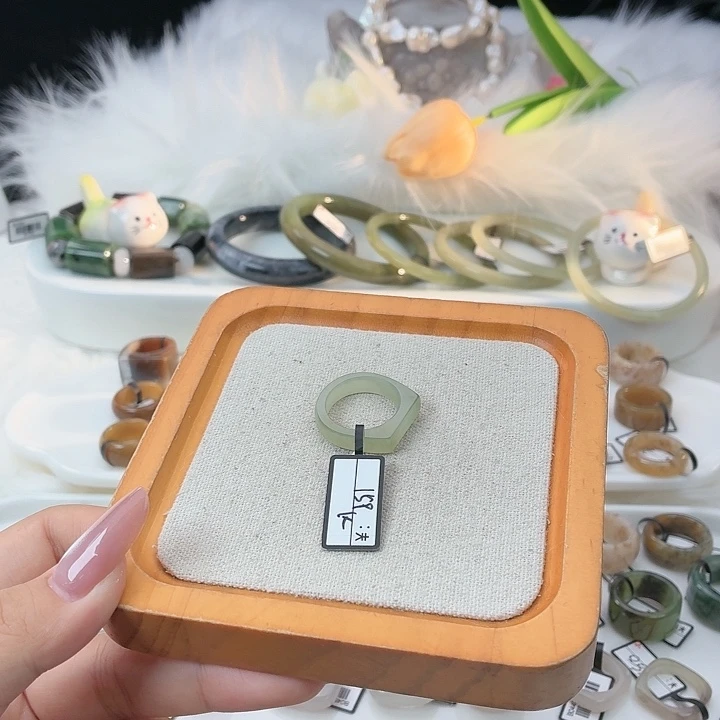 和田玉（糖玉）未镶嵌戒指t6翠青马鞍直径17.5不退换