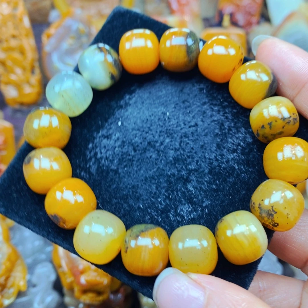 未镶嵌石英质玉（黄龙玉）颈饰