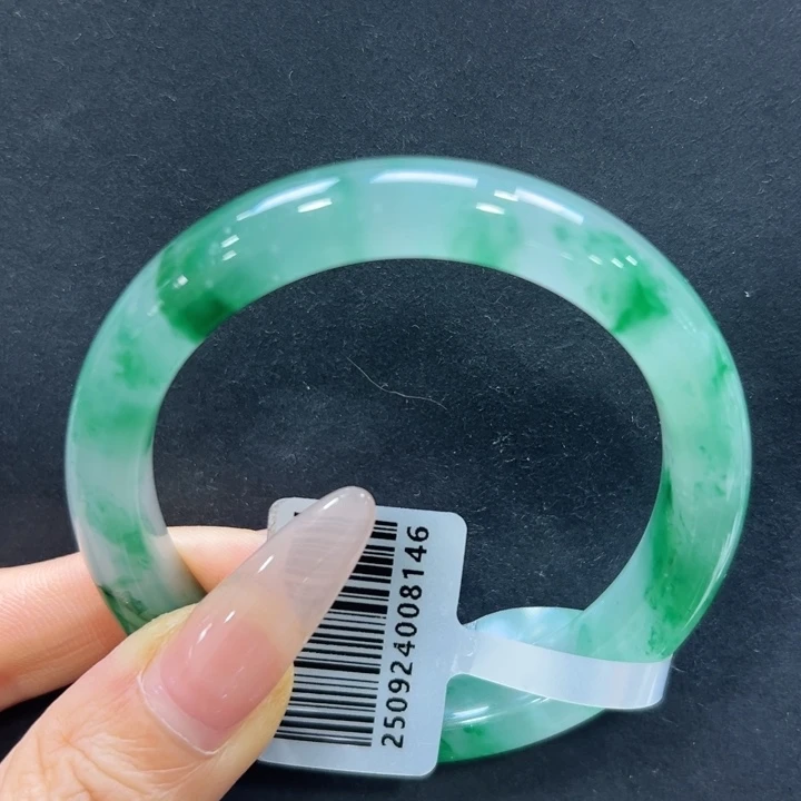 石英质玉（非洲翠）未镶嵌手镯