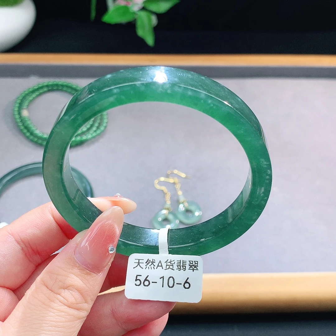 未镶嵌手镯（圆镯）翡翠