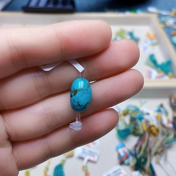 绿松石未镶嵌颈饰