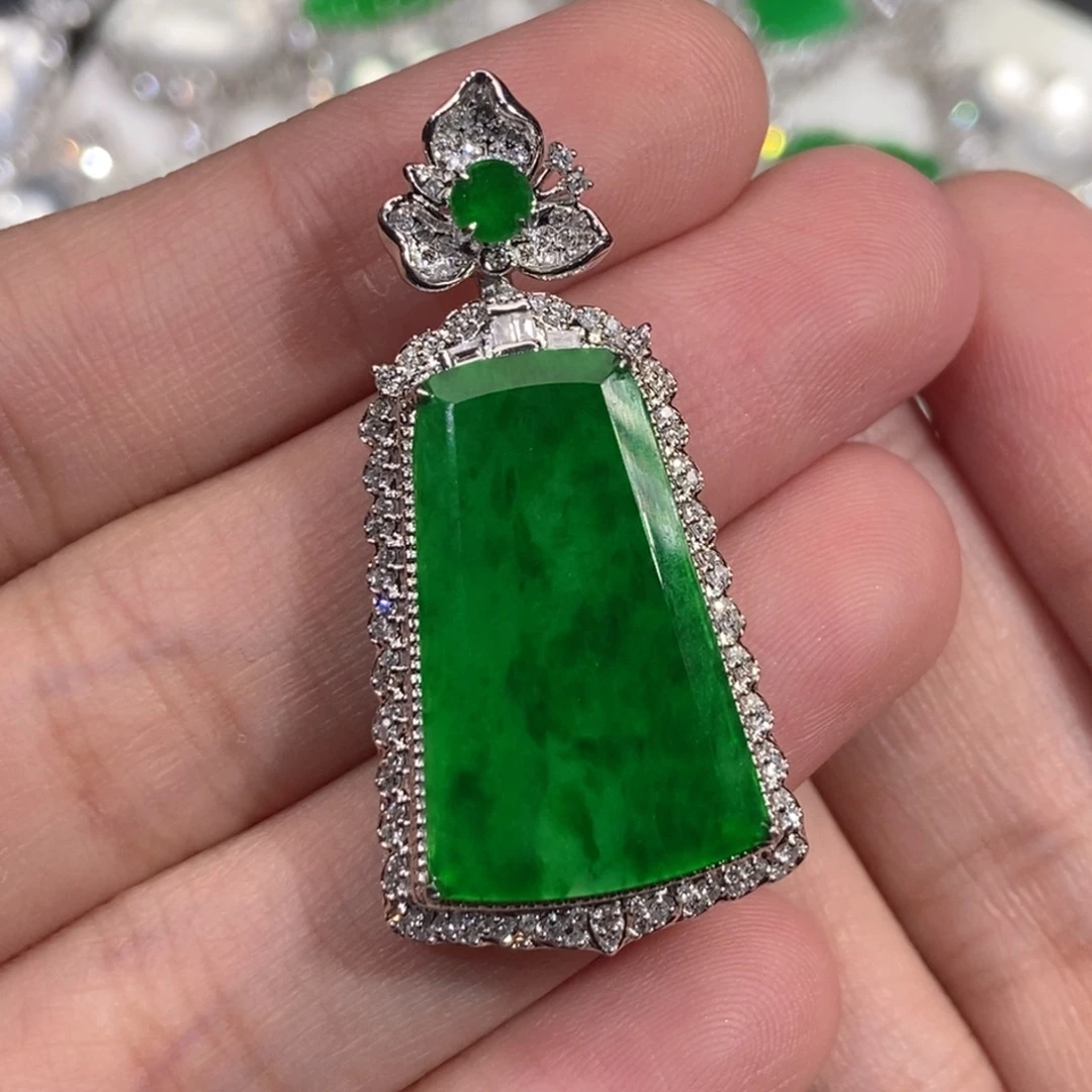 翡翠18K金镶嵌颈饰天然缅甸A货翡翠