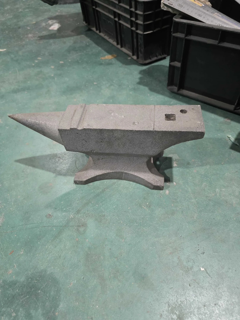 整体锻钢打铁砧子一个