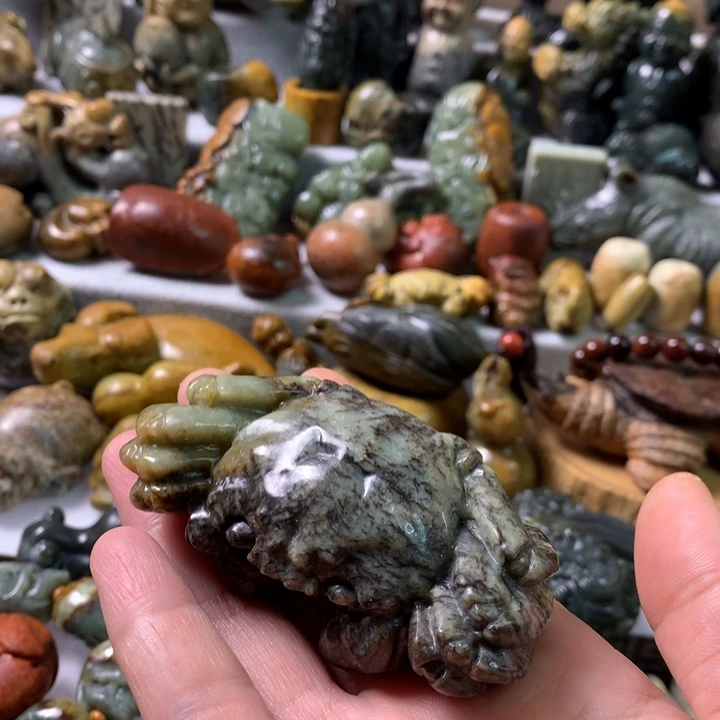 未镶嵌岫岩河磨玉（透闪石质玉）把件