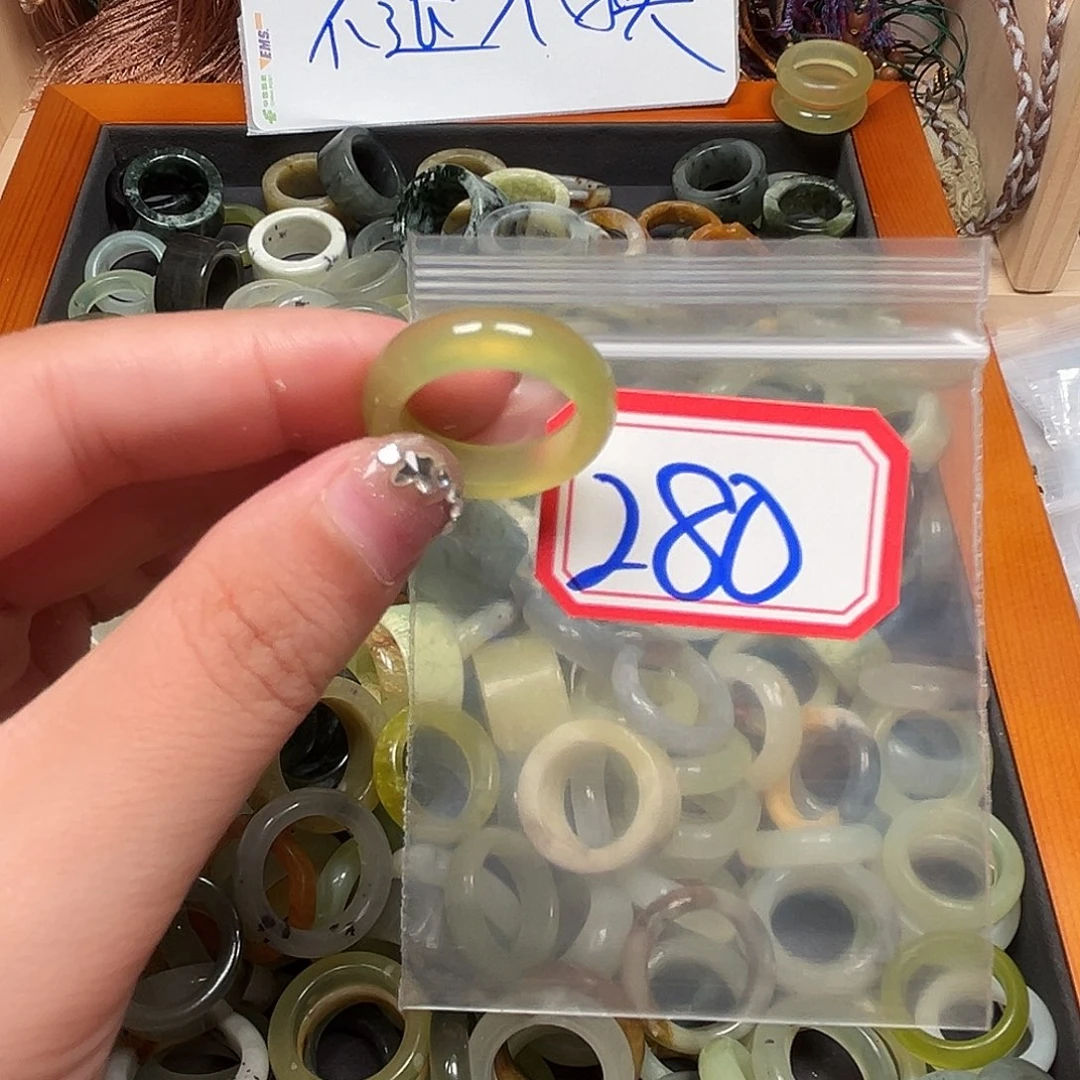 青***青未镶嵌蛇纹石玉珠宝奇石