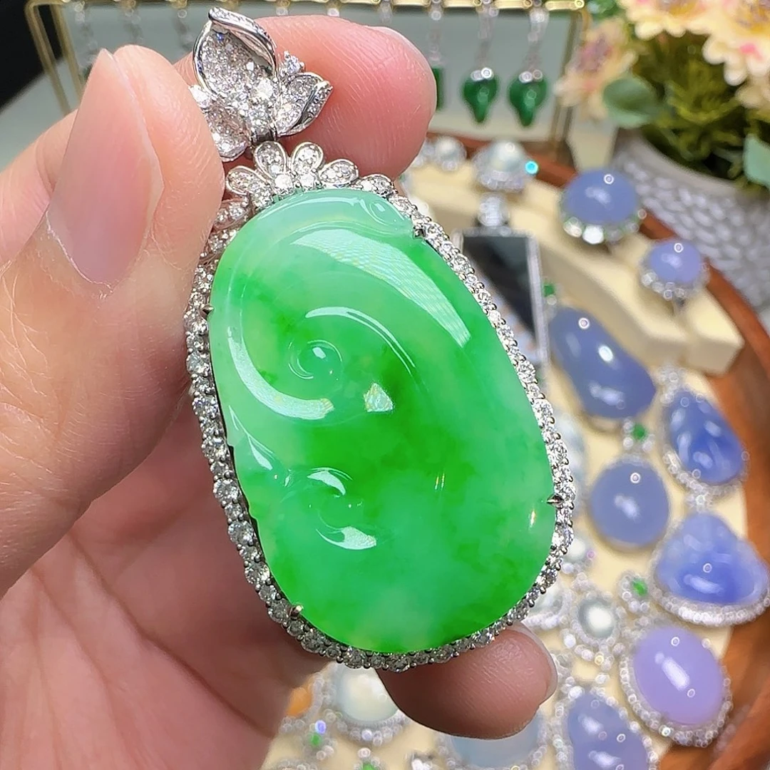 翡翠颈饰18K金镶嵌翡翠颈饰18K金镶嵌