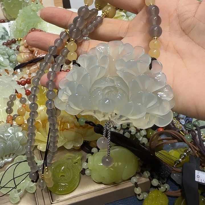 蛇纹石玉吊坠未镶嵌