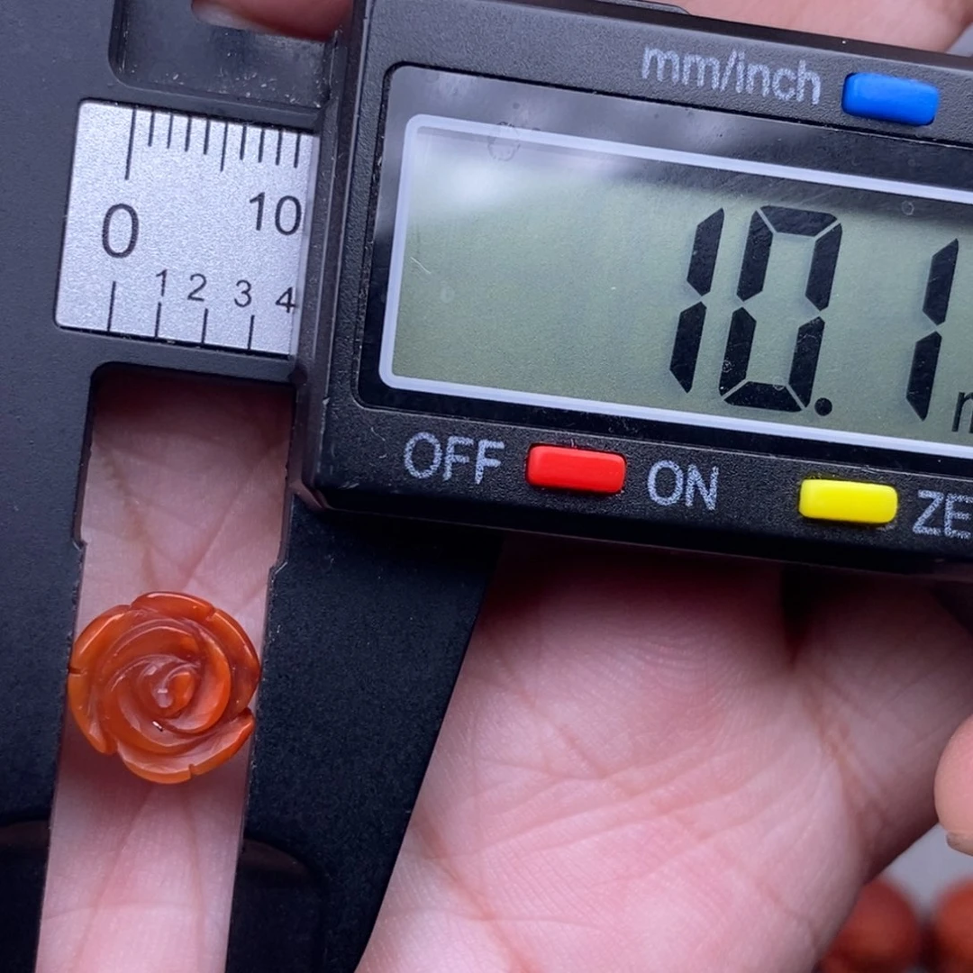 南红玛瑙配饰未镶嵌有瑕疵