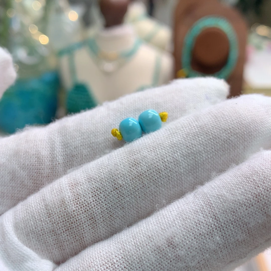 宋***宋绿松石未镶嵌饰品