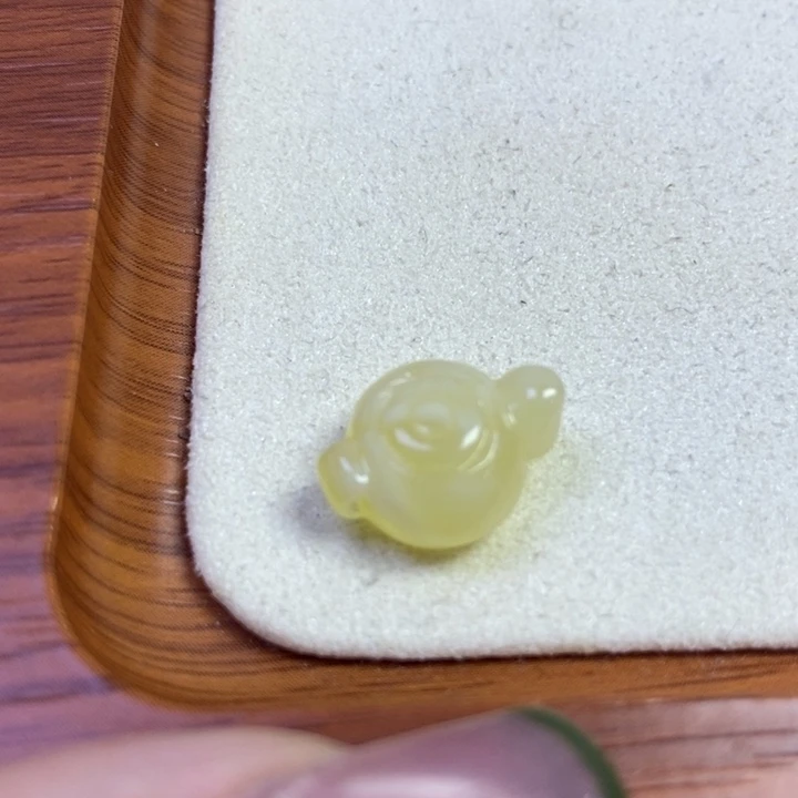 琥珀未镶嵌珠宝奇石把把胡