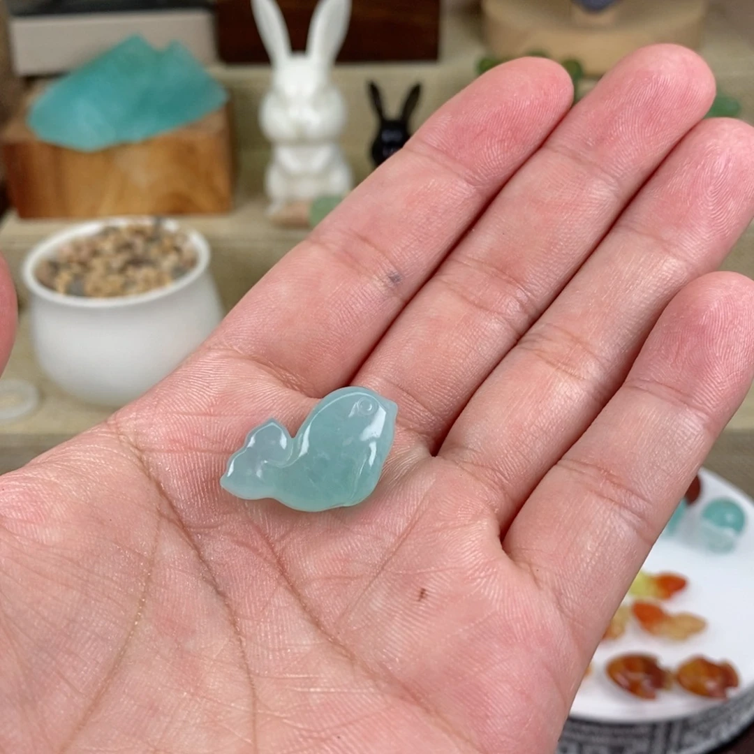 蛇纹石玉颈饰合金