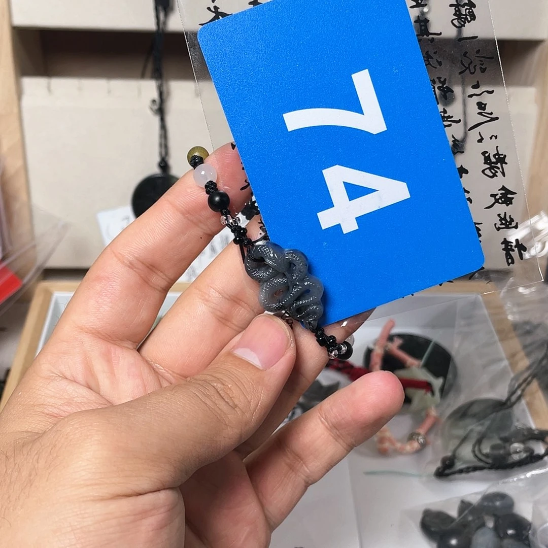 蛇纹石玉颈饰合金