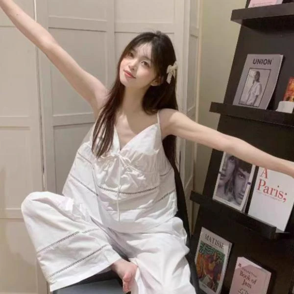 板栗可可Bankelili 小众V领吊带套装女开春穿搭一整套时尚两件套