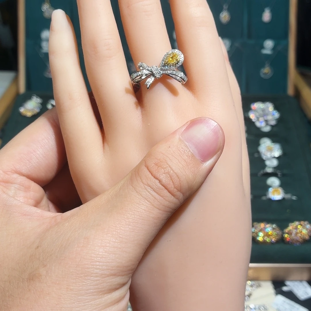 18K金镶嵌钻石戒指/指环