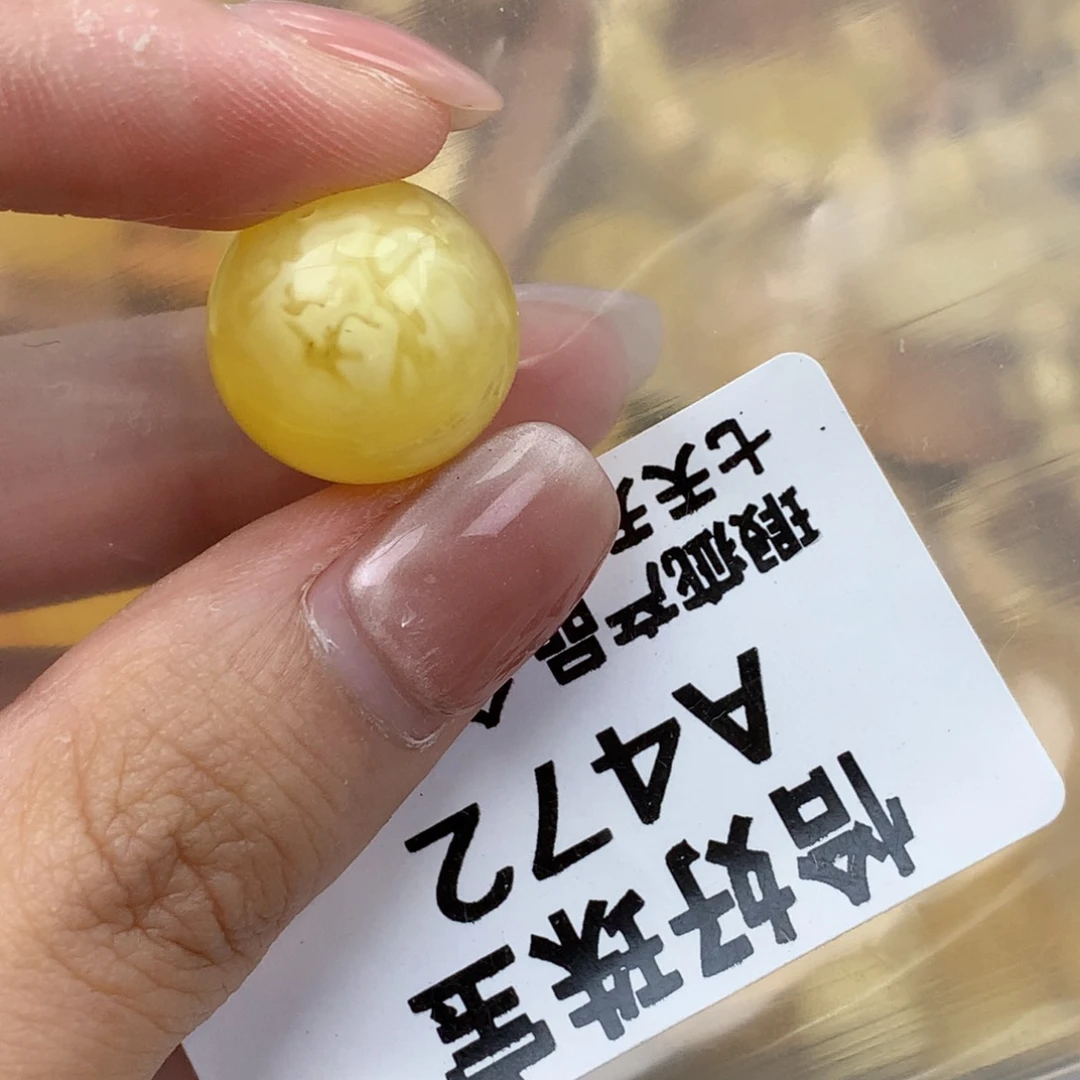 未镶嵌琥珀珠宝奇石16.