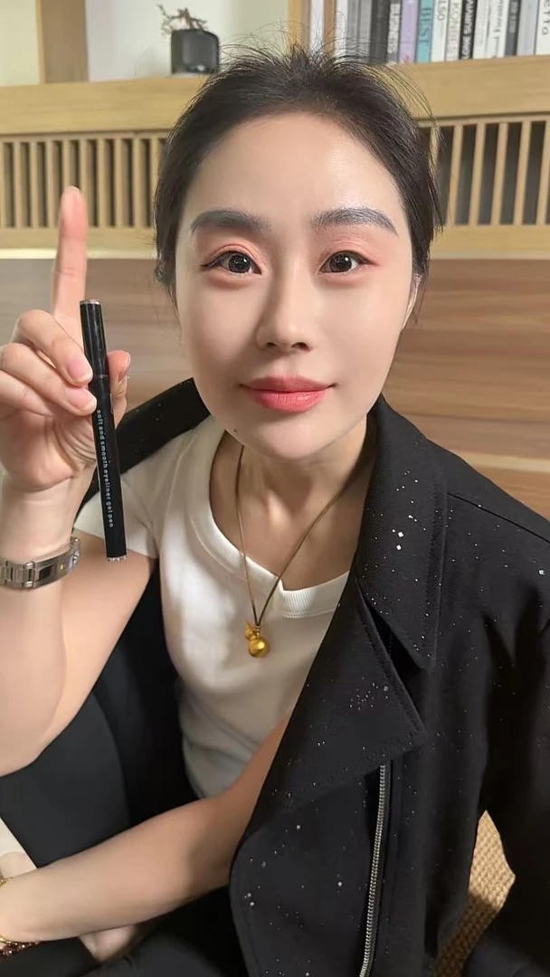 Miss Huo 浓郁顺滑眼线液笔 V035