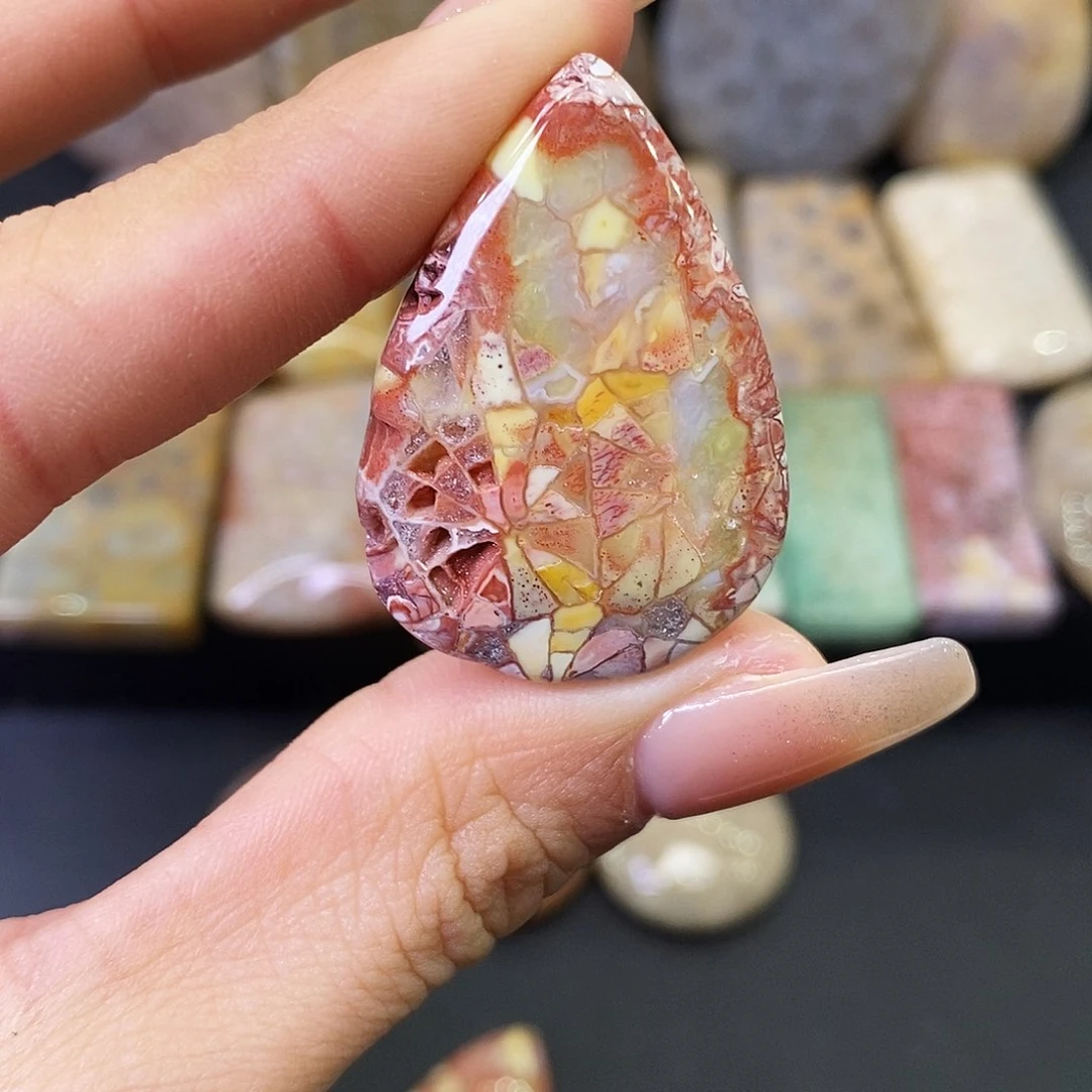 硅化玉颈饰合金西***路