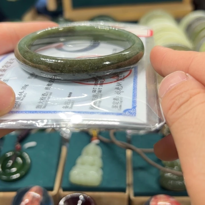 和田玉手镯未镶嵌59.4圈围6045